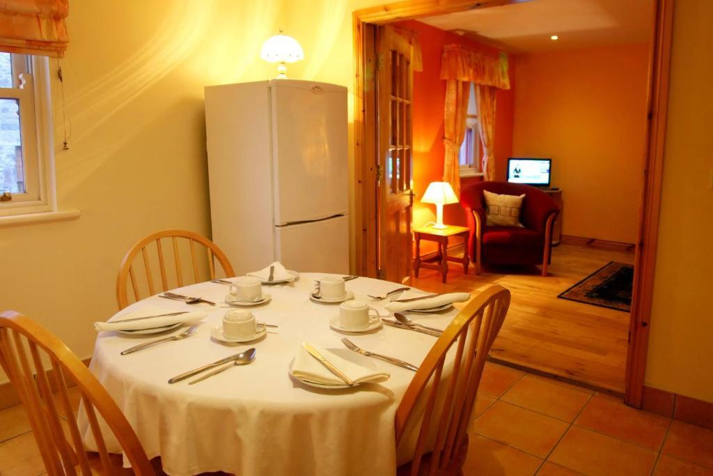 Mccarthy'S Lodge B&B Westport