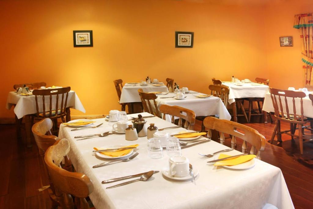 Mccarthy'S Lodge B&B Westport